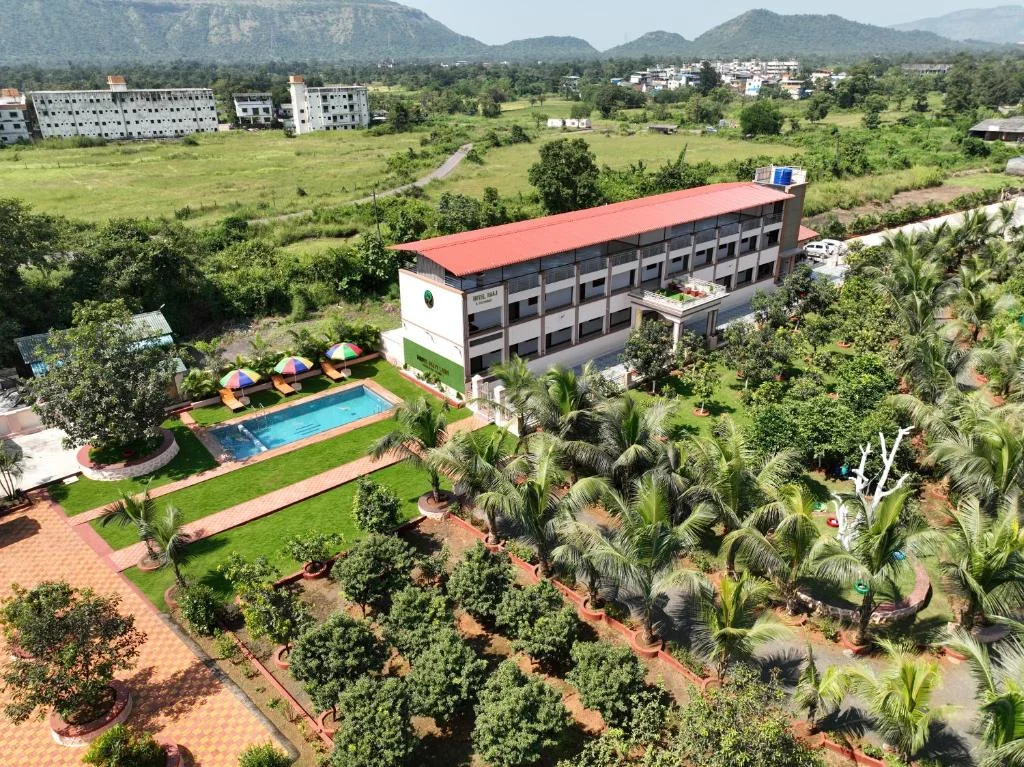Hotel Raaj Resort - Hotel with Bathtub in Panvel