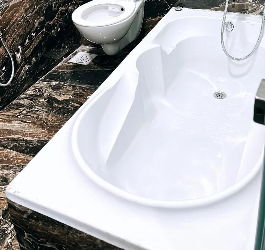 Hotel Silver Resort - Hotel with Bathtub in Daman