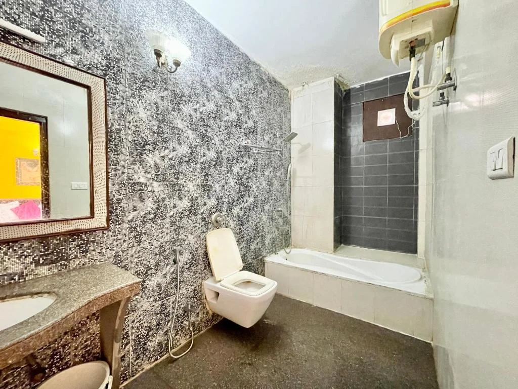 Hotel Surya Beach Inn - Hotel with Bathtub in Puri