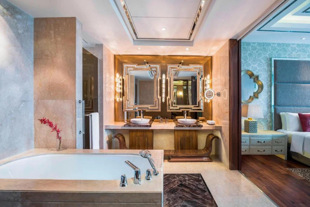 The St. Regis - Hotel with Bathtub in Mumbai