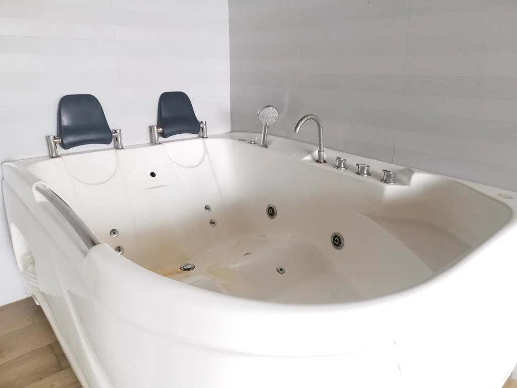 Hotel Aqua Marina Beach Cottages - Hotel with Bathtub in Calangute