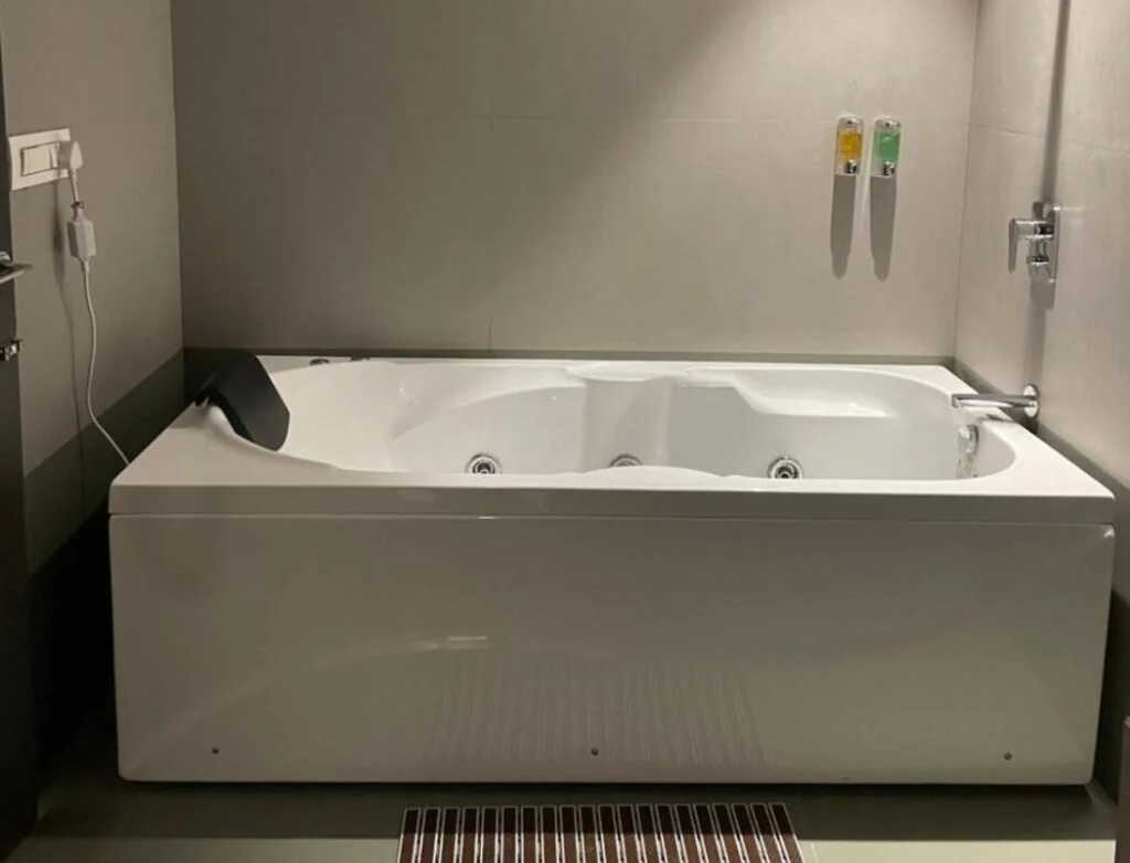 Hotel Pride Inn - Hotel with Bathtub in Zirakpur