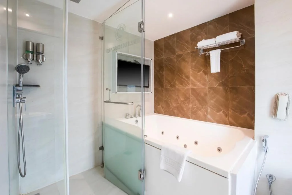 Hotel Ramee Techome - Hotel with Bathtub in Mumbai