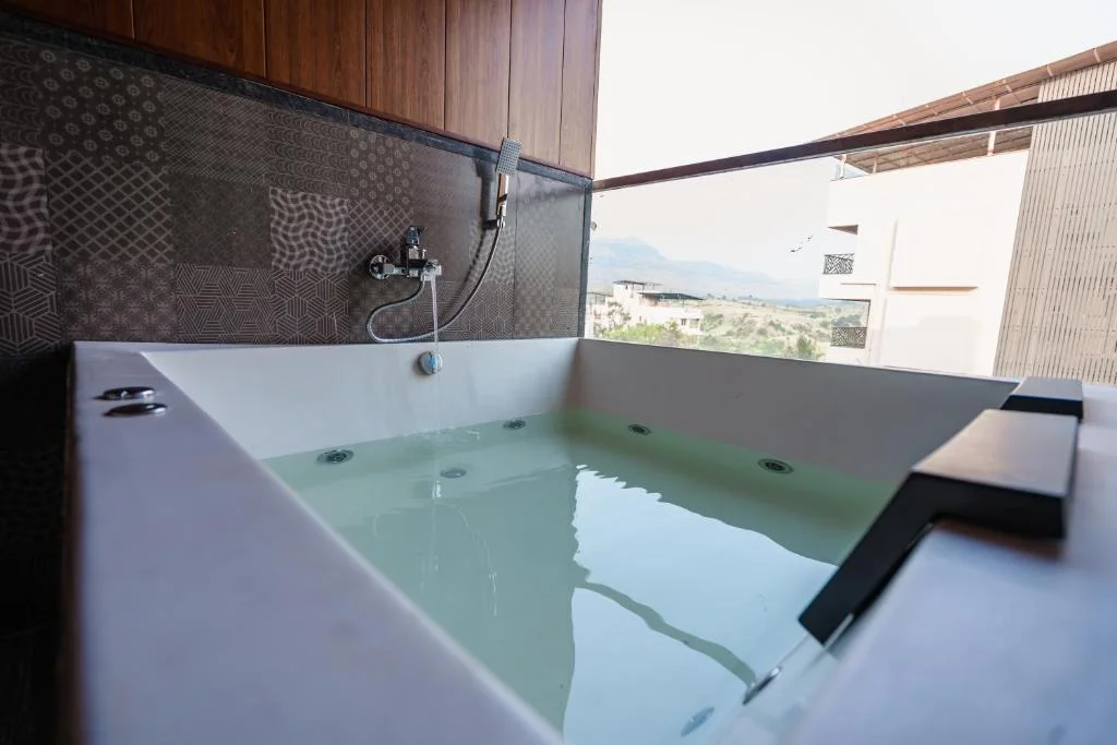 Hotel Regenta Place - Hotel with Bathtub in Igatpuri