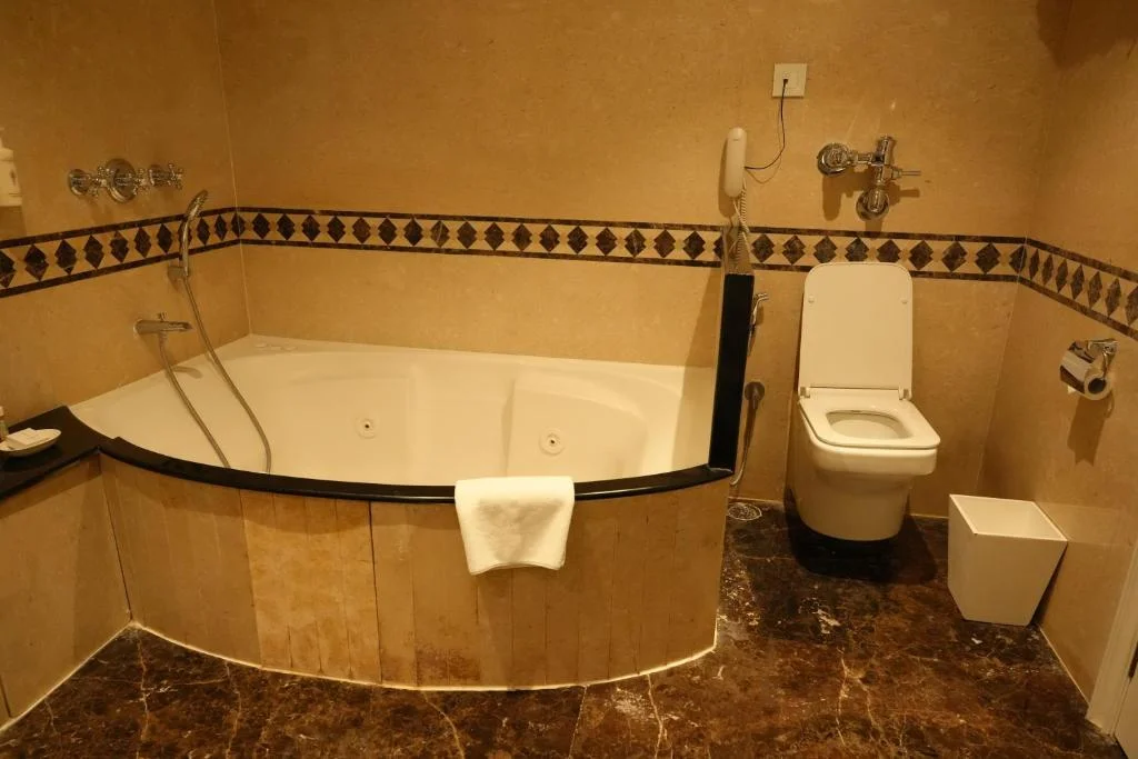 Hotel Room Sun N Sand - Hotel with Bathtub in Shirdi
