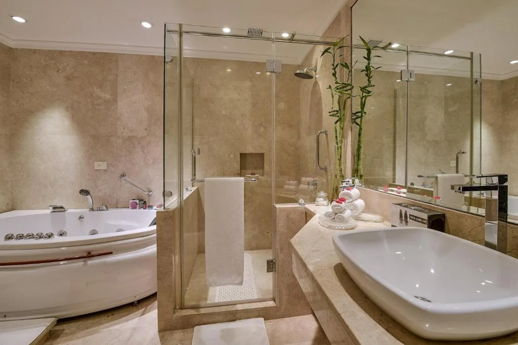 Hotel The Lalit Ashok - Hotel with Bathtub in Bangalore