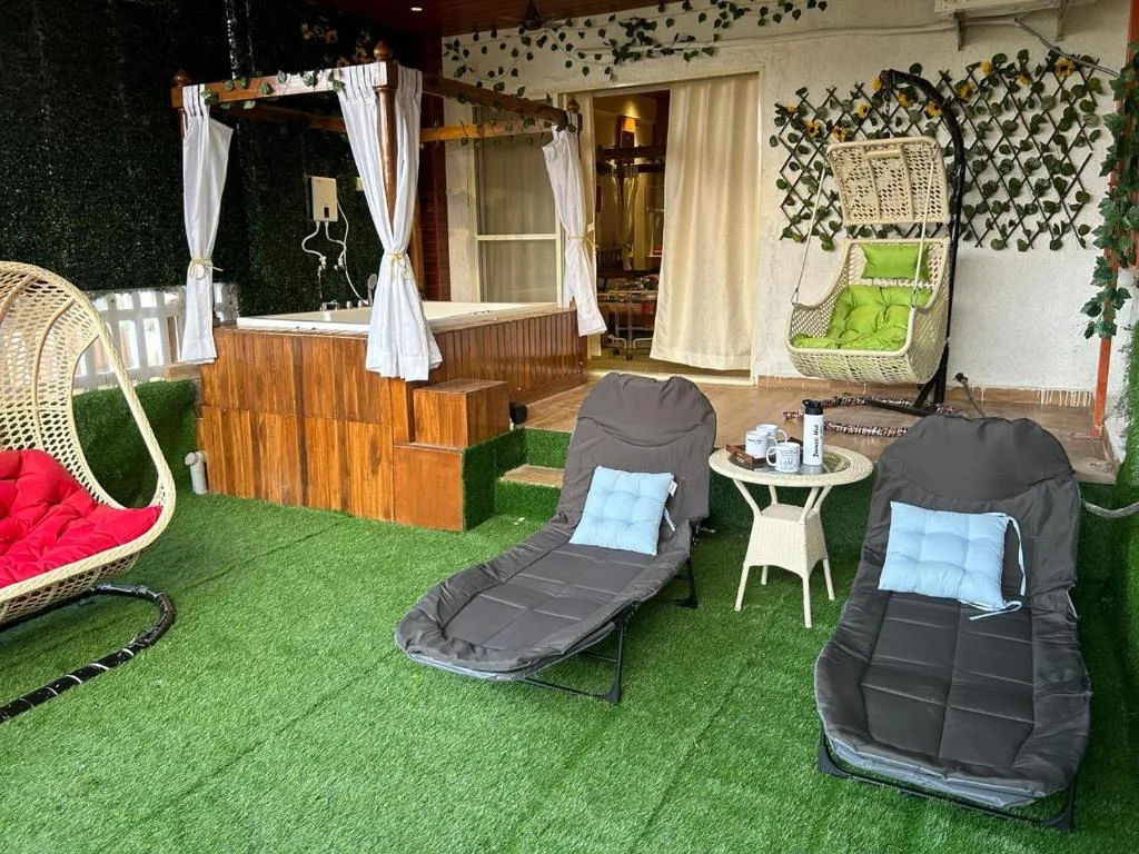 Hut Staycation - Hotel with Bathtub in Karjat