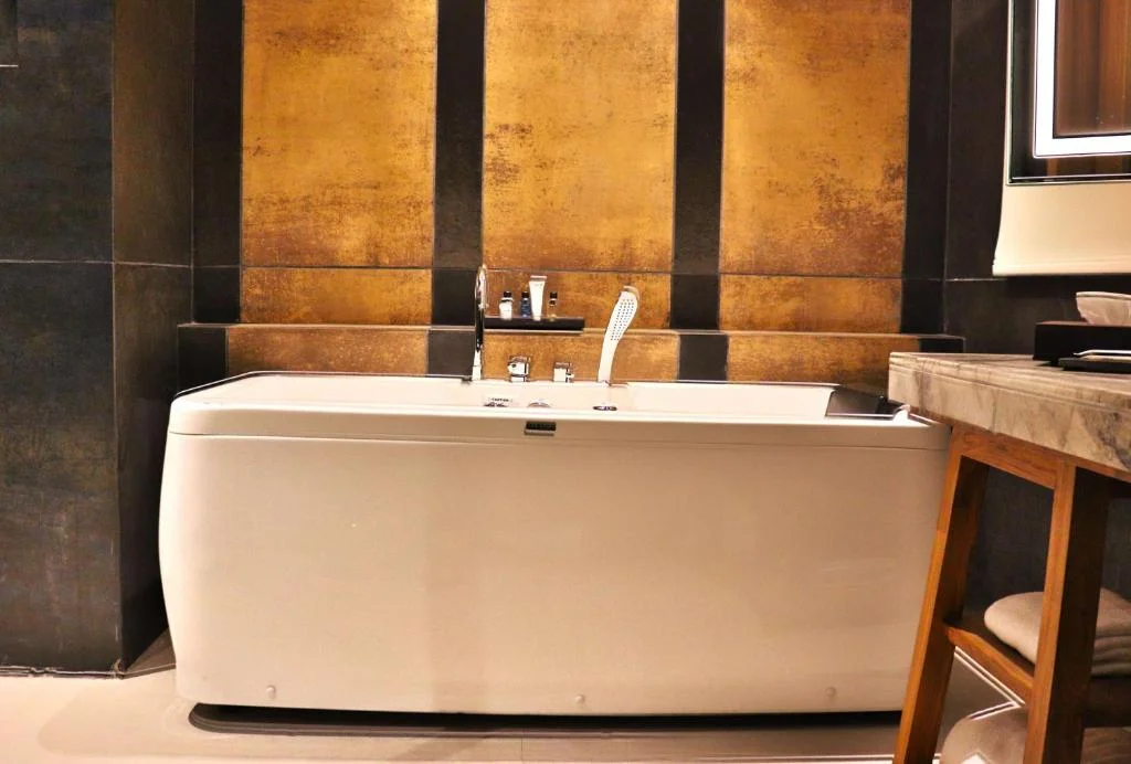 Radisson Blu Plaza Resort Convention Centre - Hotel with Bathtub in Karjat