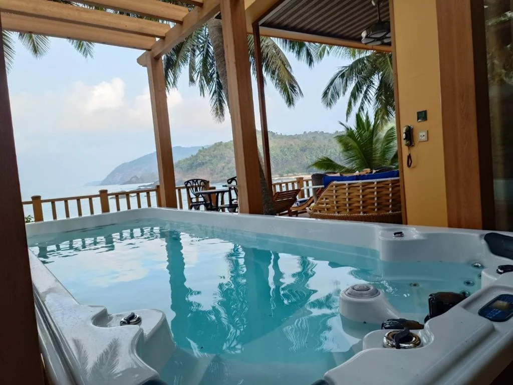 Cola Beach Resort South With Sea View - Hotel with Bathtub in Goa
