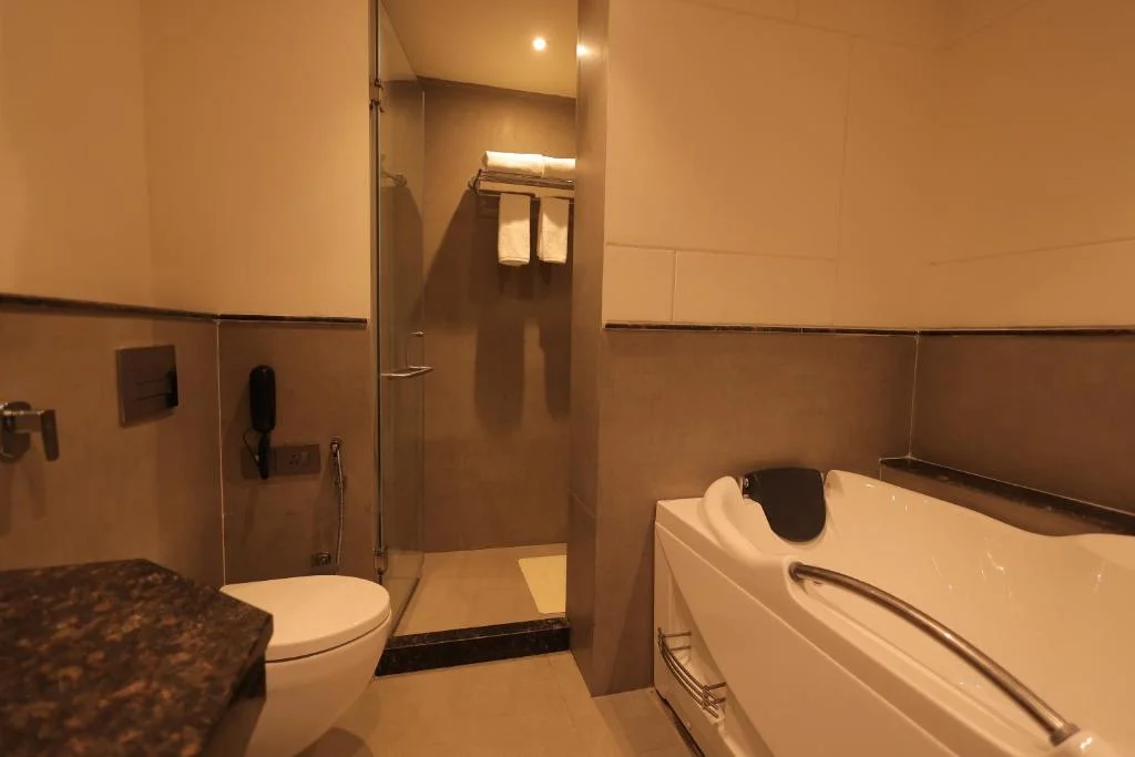 Pride Elite Near Railway Station - Hotel with Bathtub in Haridwar