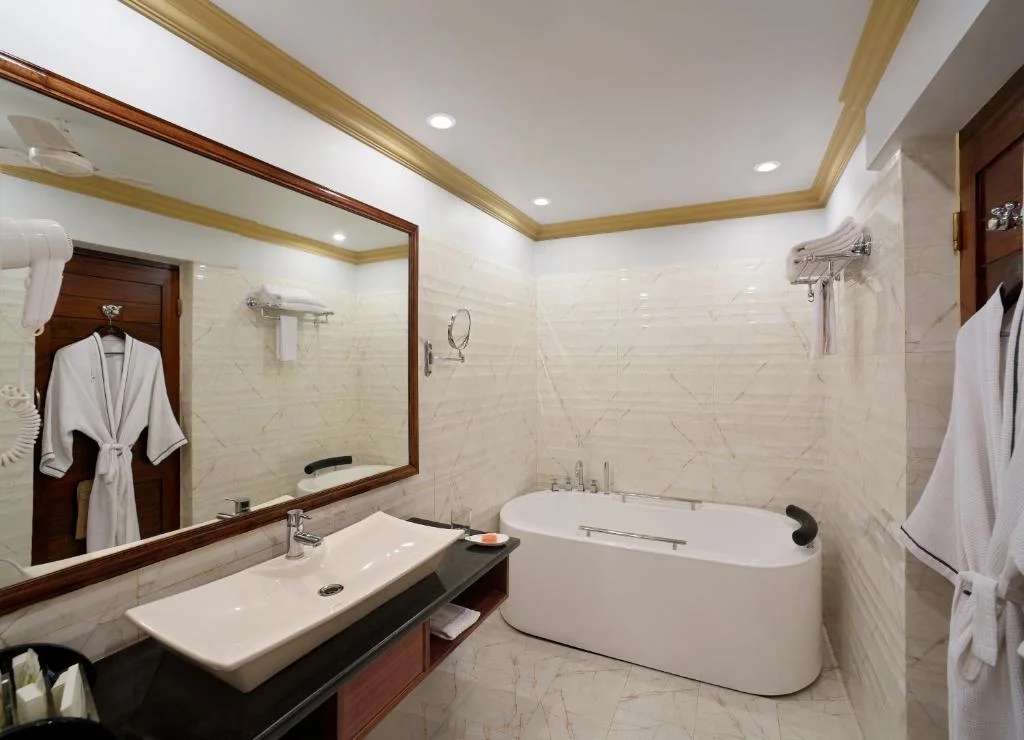 Mayfair Heritage - Hotel with Bathtub in Puri