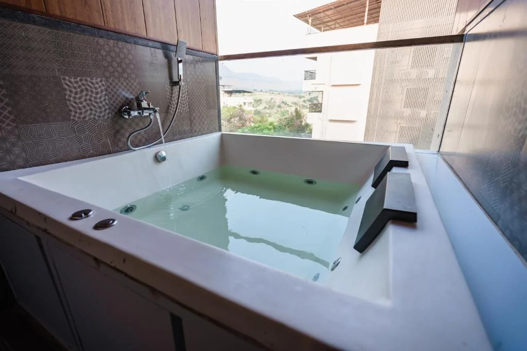 Regenta Place - Hotel with Bathtub in Igatpuri