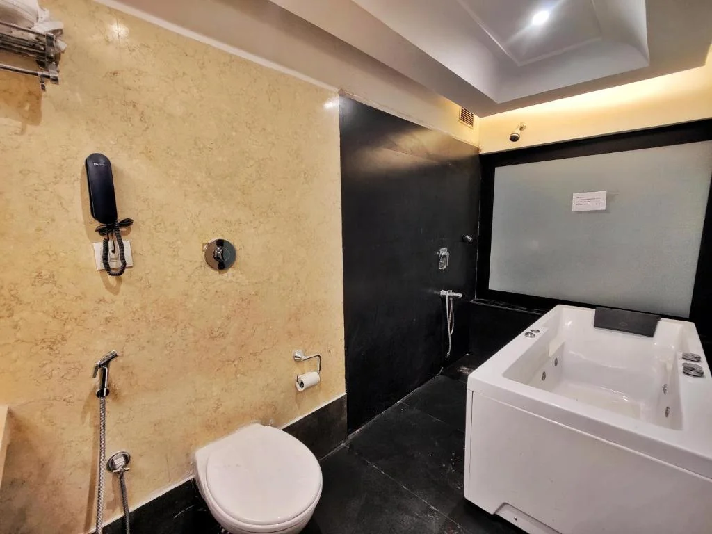 The Regent Regency Rediscovered - Hotel with Bathtub in Chandigarh