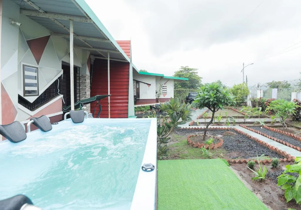 Suite Sierra Sky Villa - Hotel with Bathtub in Igatpuri