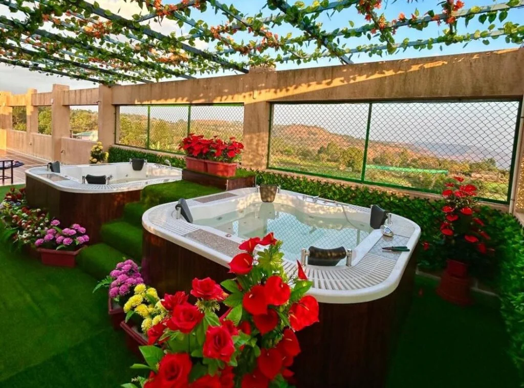 Views Coral Villa - Hotel with Bathtub in Panchgani