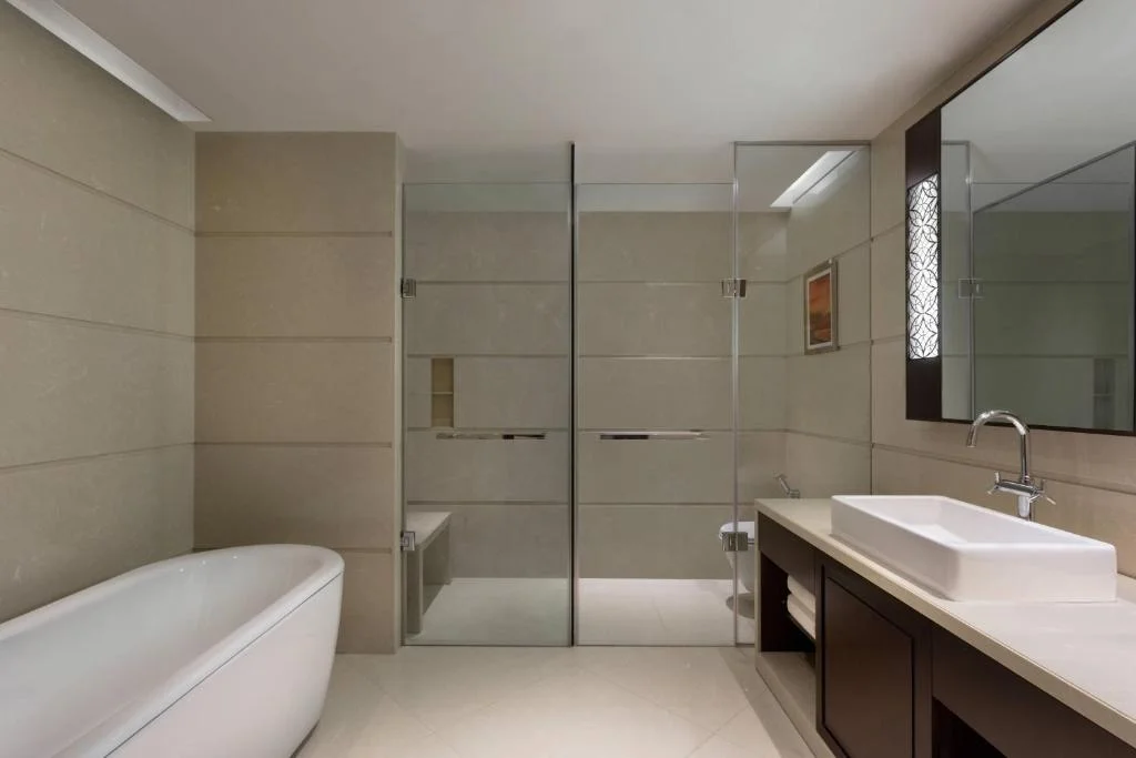 Kochi Marriott Hotel - Hotel with Bathtub in Kochi