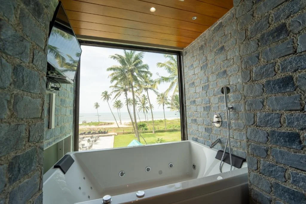Longuinhos Beach Resort South - Hotel with Bathtub in Goa