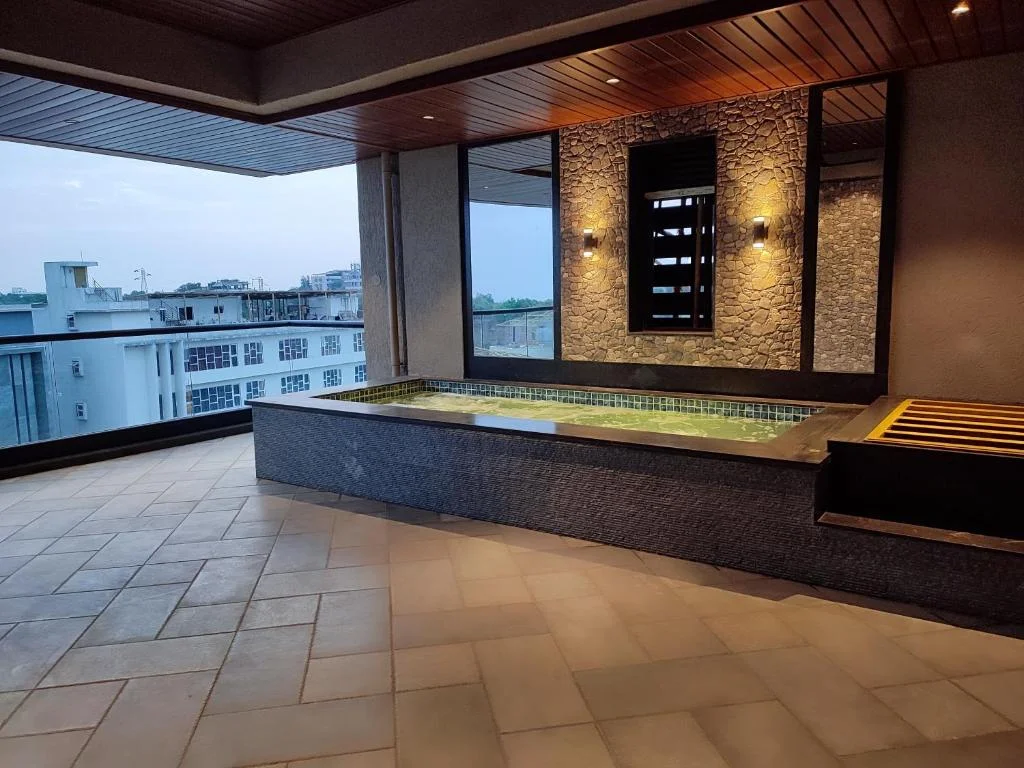 Manas Lifestyle Villas With Private Pool In Room - Hotel with Bathtub in Igatpuri