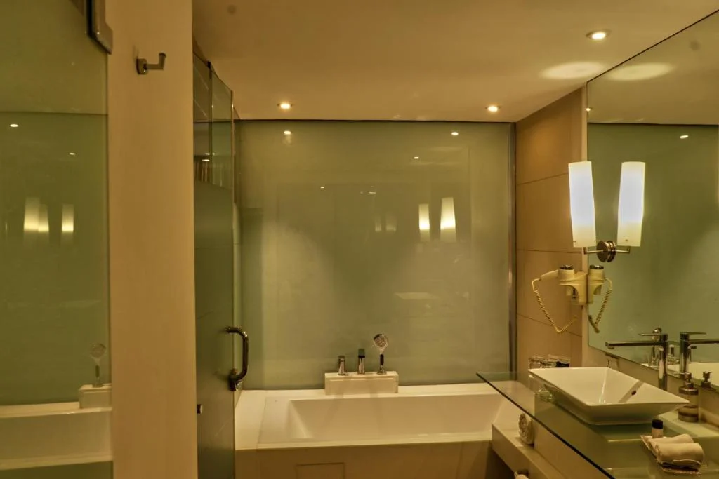 Park Plaza - Hotel with Bathtub in Faridabad