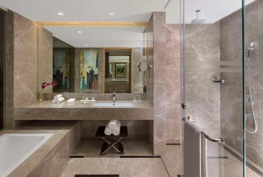 Radisson Blu - Hotel with Bathtub in Faridabad
