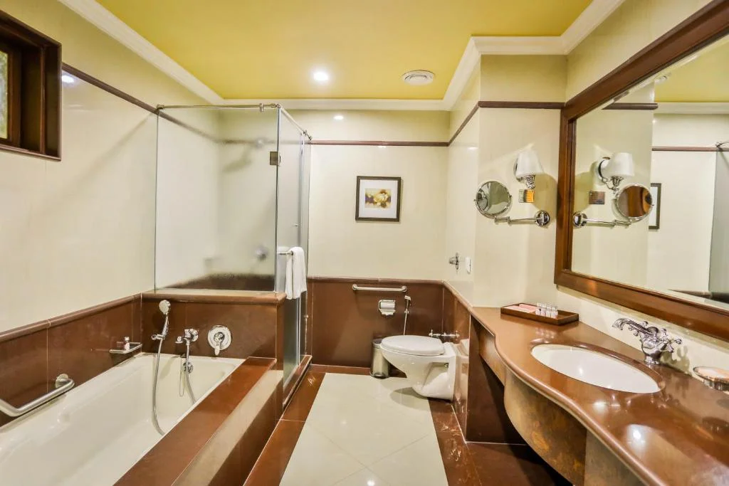 Regency Lagoon Resort - Hotel with Bathtub in Rajkot