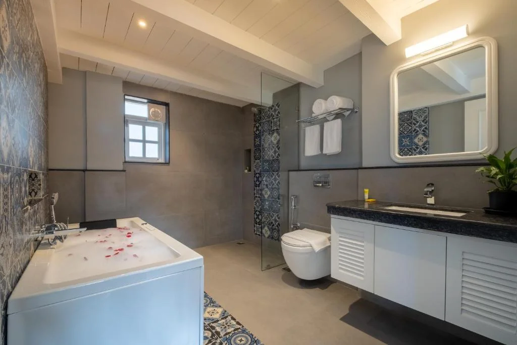 O Pierre - Hotel with Bathtub in Panjim