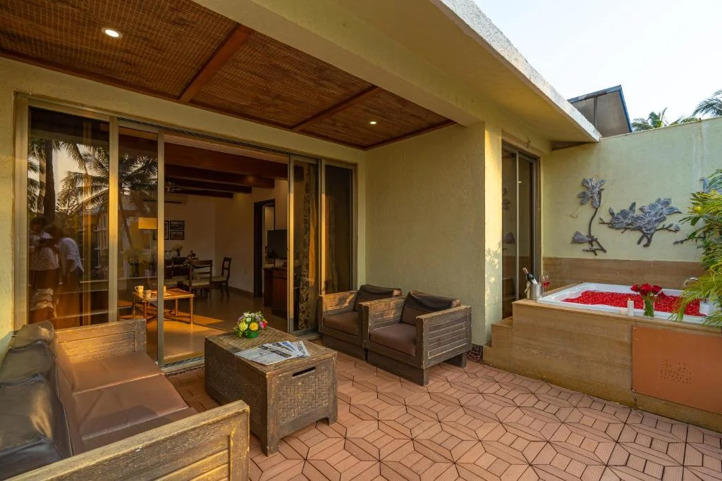 Romantic Spabath Adamo The Bellus - Hotel with Bathtub in Calangute