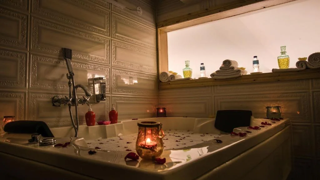 Romantic Spabath Dpolo Club Spa Resort - Hotel with Bathtub in Dharamshala