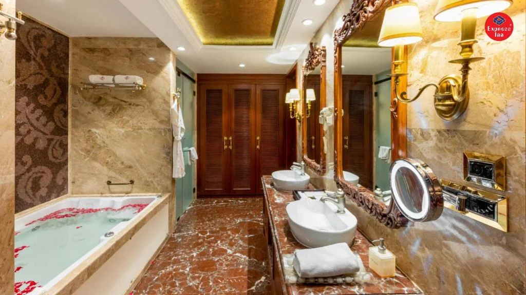 Romantic Spabath Express Inn The Business Luxury Hotel - Hotel with Bathtub in Nashik