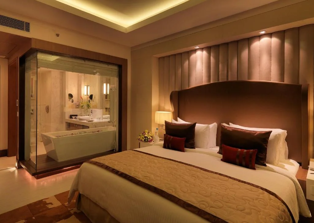 Romantic Taj Hotel Convention Centre - Hotel with Bathtub in Agra