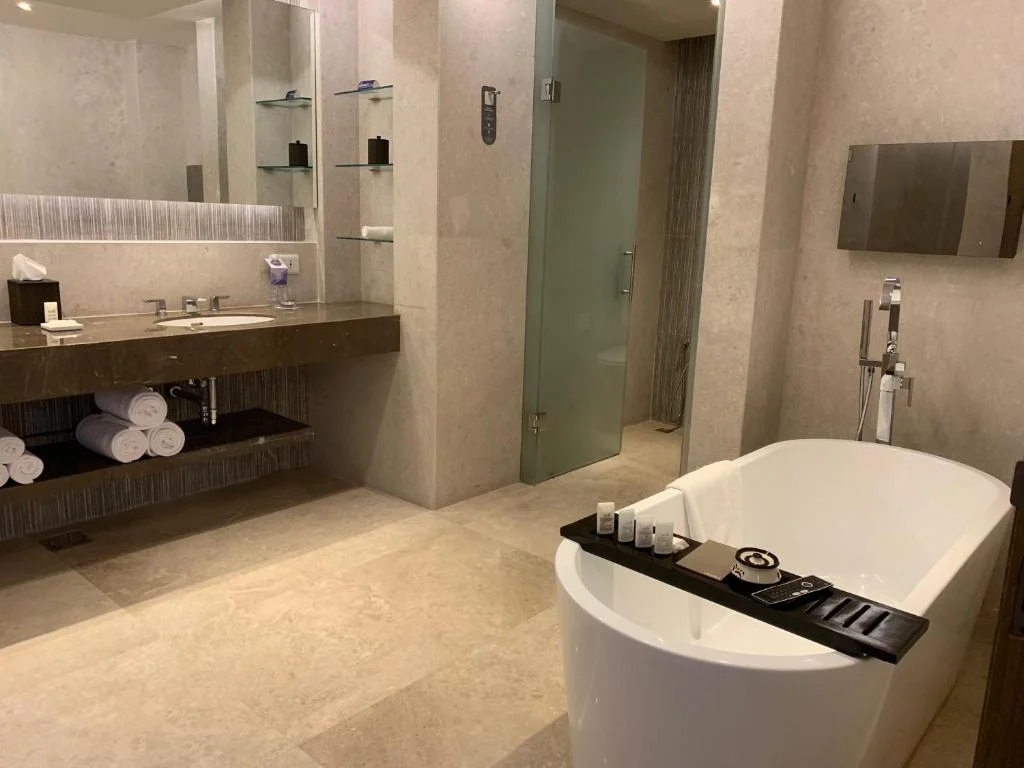 Bathtub Hyatt Regency - Hotel with Bathtub in Ahmedabad