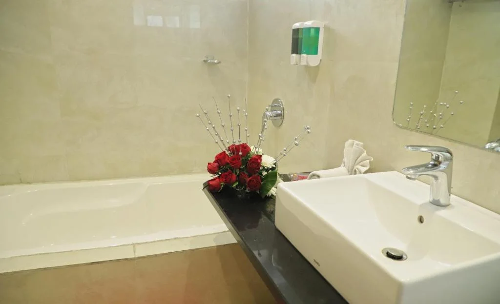 Sai Neem Tree Hotel - Hotel with Bathtub in Shirdi