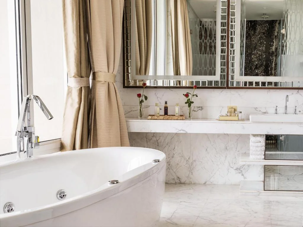 Taj Santacruz - Hotel with Bathtub in Mumbai