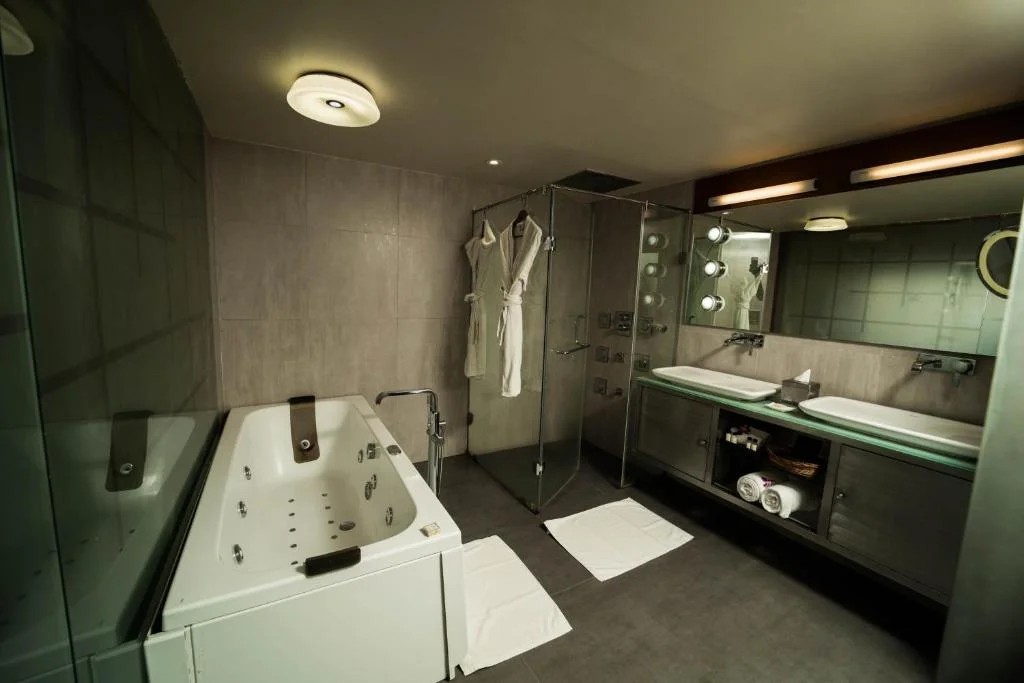The Gold Beach Resort - Hotel with Bathtub in Daman