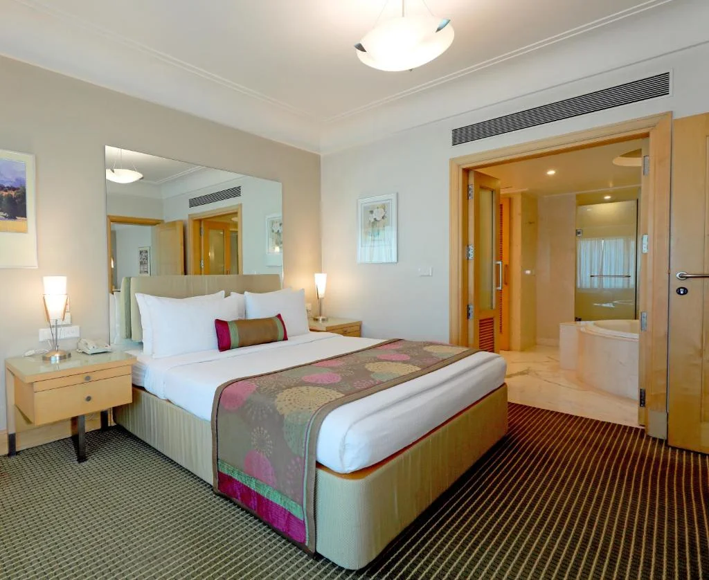 The Imperial Palace - Hotel with Bathtub in Rajkot